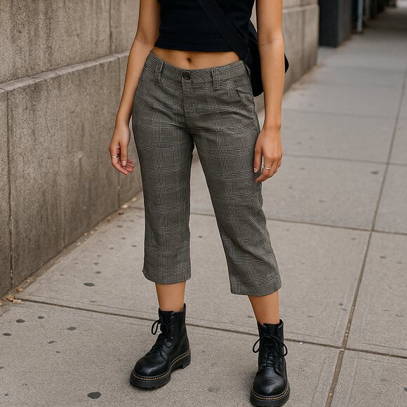 Element Pants - Element Plaid Cropped Pants Size 5 – Y2K Skater Style Capris, Gray Check